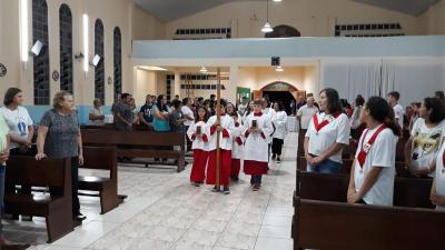 Dezenas de FiÃ©is participaram da abertura do TrÃ­duo em louvor a SÃ£o JosÃ© no Bairro Cristo Rei